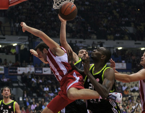 美媒公布25年球员收入前十：詹杜库霸占前三，总收入9.02亿创纪录（美媒发布2025年球员收入榜前十：詹姆斯、杜兰特、库里包揽前三，总收入达9.02亿刷新纪录）