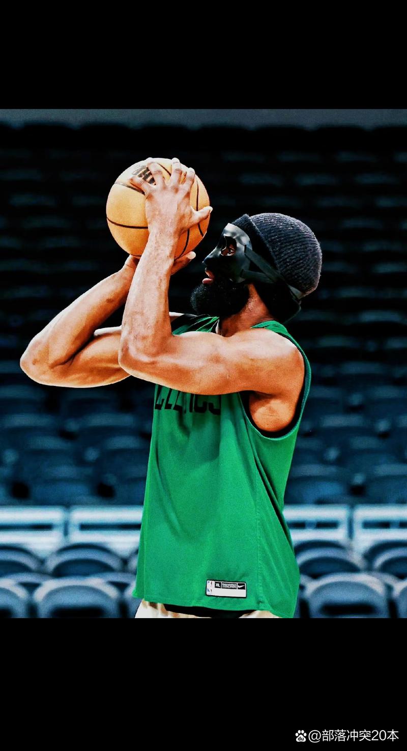 迈尼昂在加比亚社媒动态下留言，后者回复：请续约（加比亚社媒获迈尼昂留言，其回复：请续约）