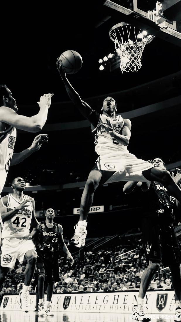 火箭哈登末节爆发连得15分（哈登末节大爆发 连续砍下15分）