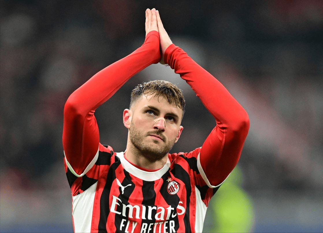 苦苦支撑！哈里森·巴恩斯人缝中左手勾手再中 包揽马刺本节10分（巴恩斯强撑全队：人堆里左手勾手再中，独拿马刺本节10分）