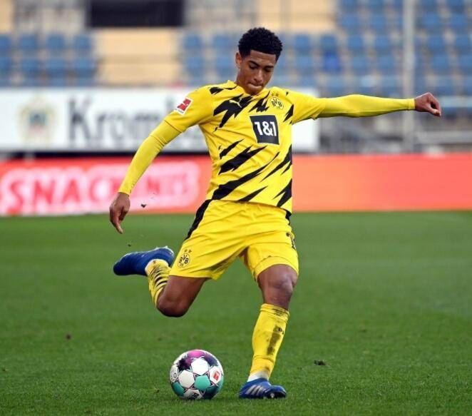 终于！维拉发布海报庆祝赛季首胜，此前六场未尝一胜（维拉发布海报庆祝赛季首胜，终结六场不胜）