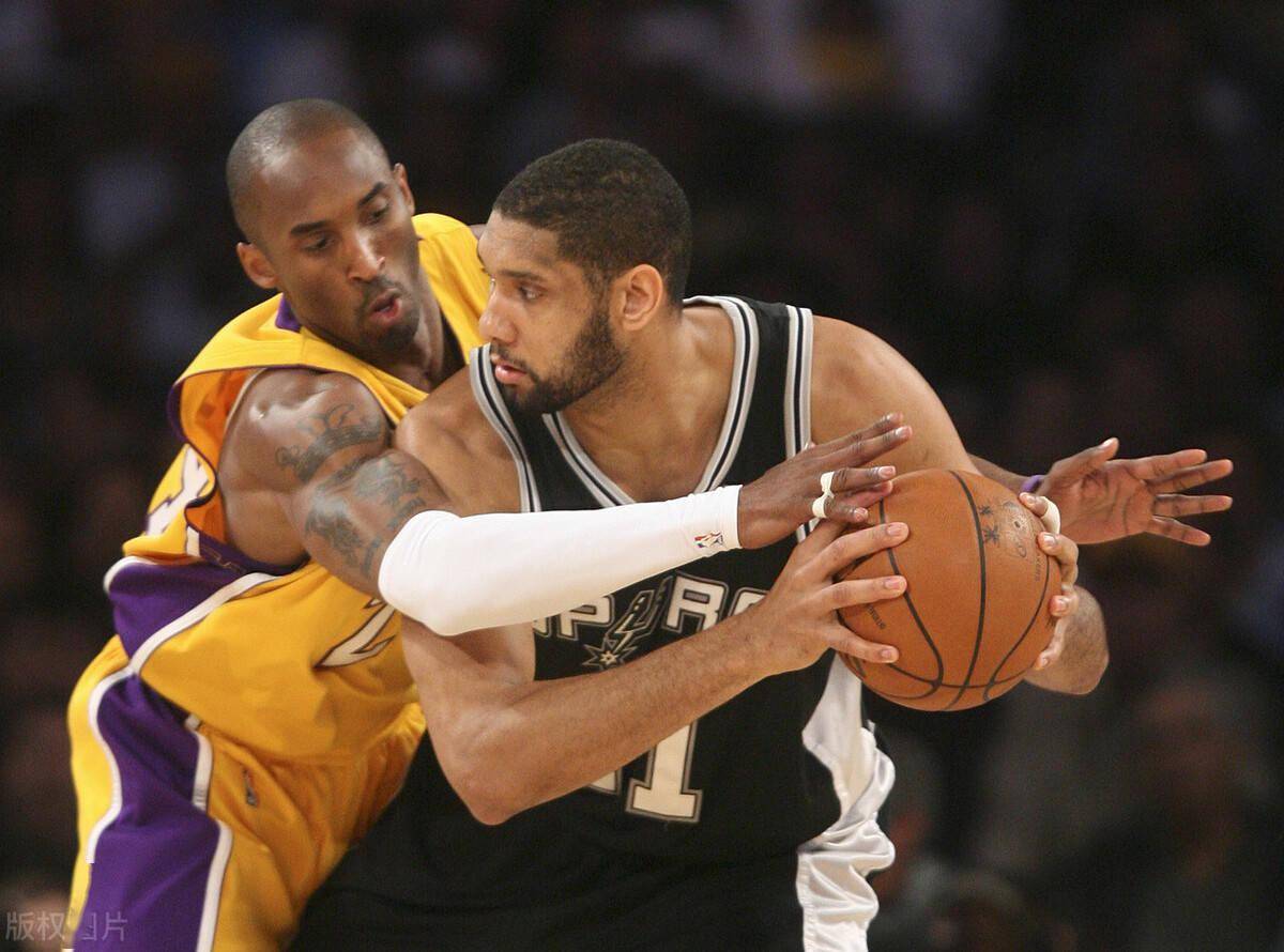 当场教育你！球迷大喊“威铁” 威少言语回怼+金鸡独立命中回应！（球迷喊“威铁”，威少当场回怼并以金鸡独立命中回击）