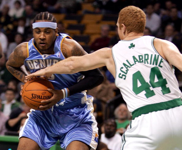 沙拉维谈续约：我们还得再谈谈，看看接下来会发生什么（沙拉维谈续约：仍需进一步沟通，静待下一步进展）