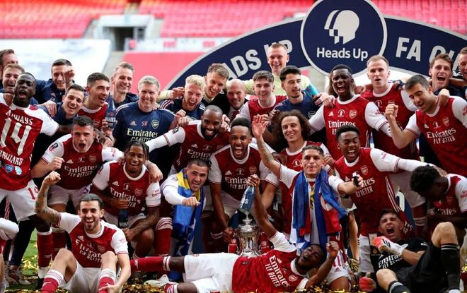 略伦特：若没被西班牙征召我也不难过；我现在享受品葡萄酒（略伦特：即便无缘西班牙征召也不介意，如今正享受品酒时光）