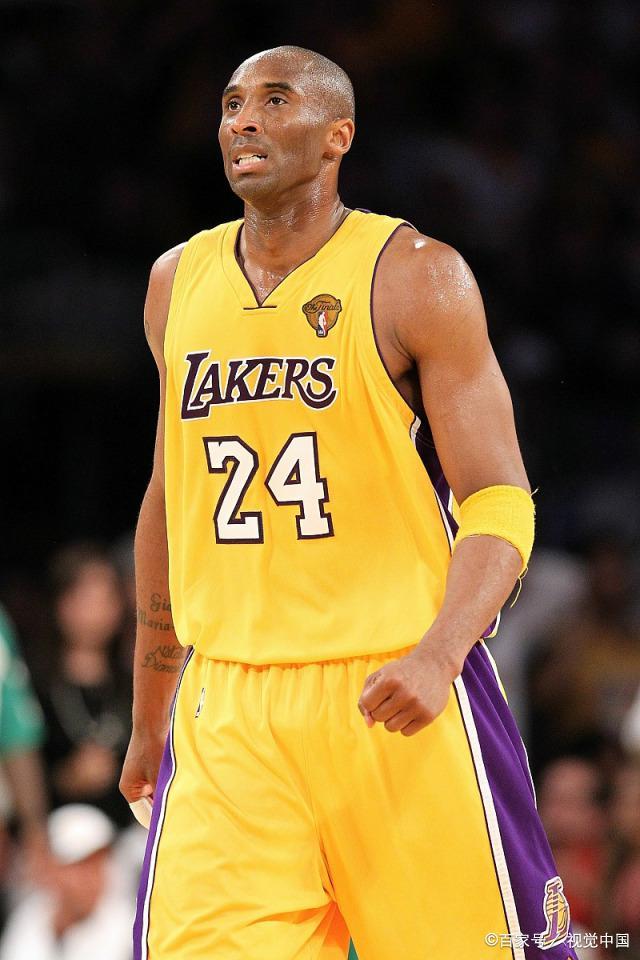 佳夫：作为后卫单场比赛进俩球不常见；沃尔特马德是顶级前锋（佳夫：后卫单场梅开二度少见；沃尔特马德是顶级前锋）