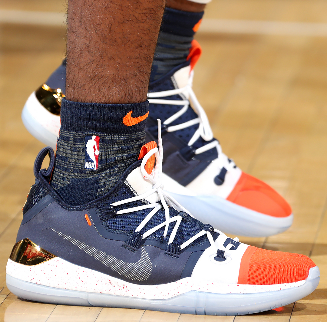 非人类！文班亚马极致个人表演打爆雷霆双塔主宰比赛，全场沸腾（文班亚马怪物级个人秀碾压雷霆双塔，统治力引爆全场）