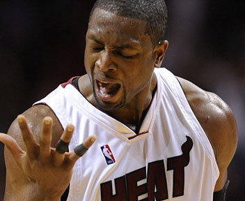 英超前瞻：维拉状态火热9轮8胜，残阵枪手客战盼继续领跑（英超前瞻：维拉近9轮8胜势头凶猛，伤兵满营的阿森纳客场力拼守住榜首）