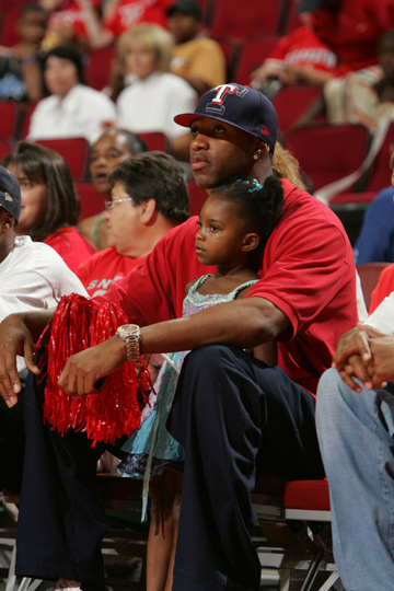 都体：阿切尔比、德弗赖和达米安将在赛季末合同到期后离队（都体：阿切尔比、德弗赖、达米安合同季末到期，届时将离队）