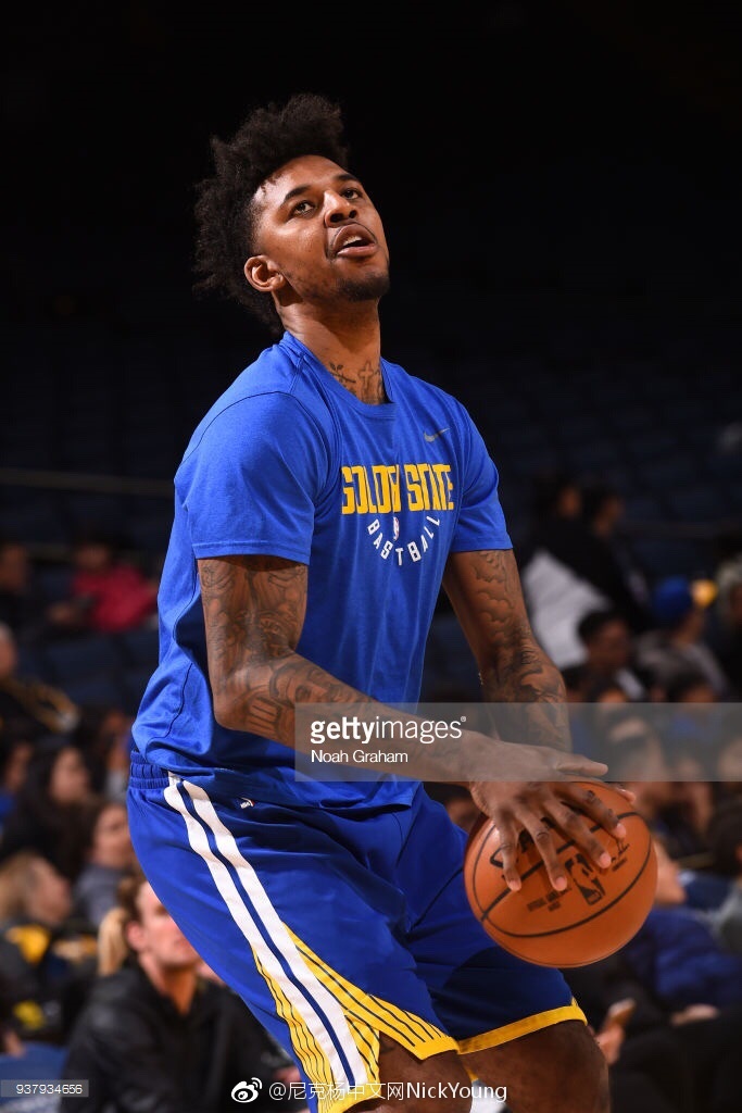 官方：米兰与18岁中场萨拉完成续约；据悉新合同到2030年（官宣：米兰与18岁中场萨拉续约，合同据悉至2030年）