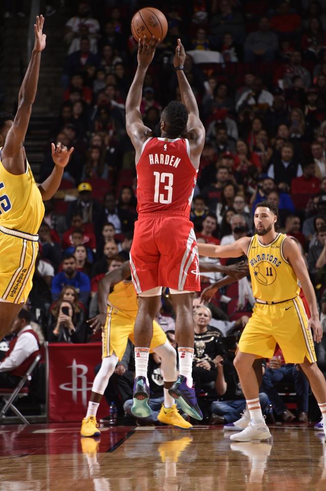 强队优势全无，弱队反而更冷静（强队优势尽失，弱队更加沉稳）