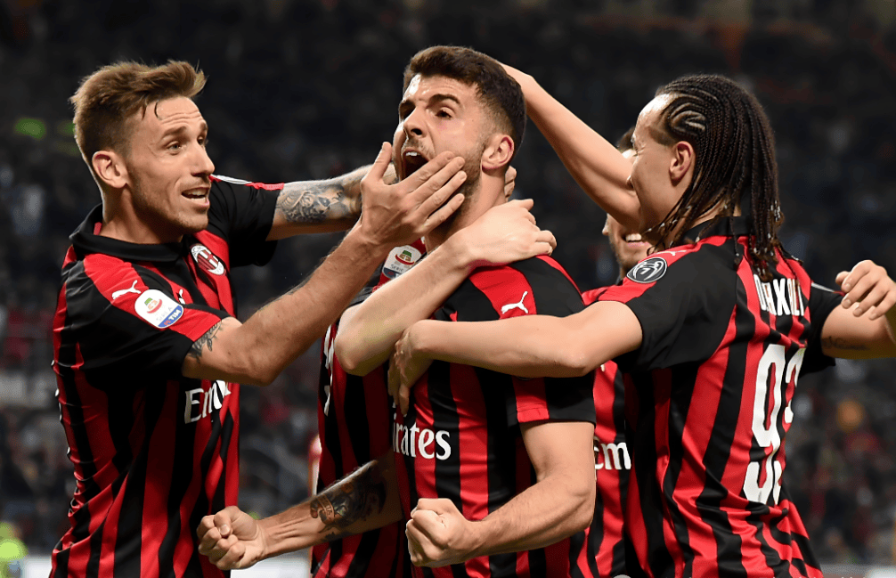 射门时速：眨眼之间，电光火石！没有什么比目睹球员...（风驰电掣的射门：一瞬即发，震撼全场）