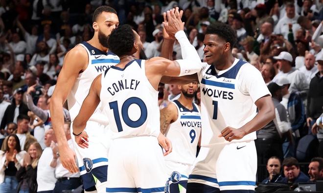 马丁内斯：C罗仍是关键球员，有他在的葡萄牙会更强大（马丁内斯：C罗依旧是核心，他在阵中葡萄牙更强大）