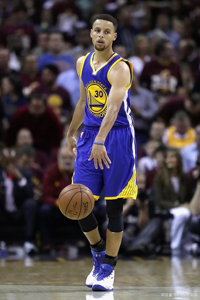 百场里程碑！库巴西成巴萨达此成就第二年轻球员（库巴西达成百场里程碑，成为巴萨史上第二年轻完成此成就的球员）